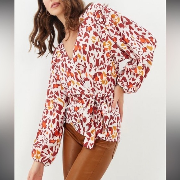 Aakaa Milan Kiss Ecru Floral Star Patterned Genuine Wrap Style Peplum Sleeve Top - Picture 1 of 15